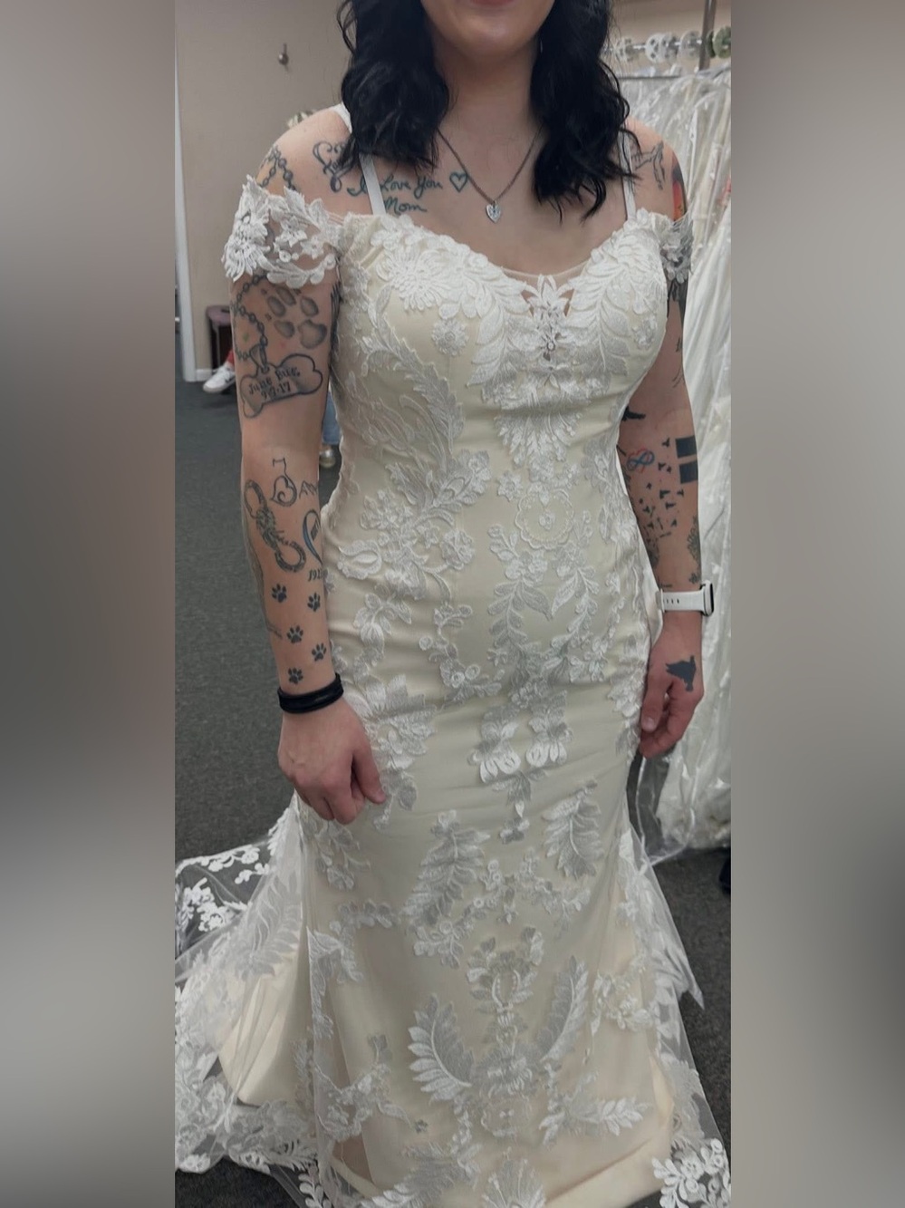 Ivory Lace Sheath Wedding Dress with Cap Sleeves